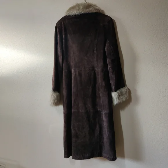 Vintage Brown Leather Jacket with Plush Cream Fur Collar - Picture 13 of 16